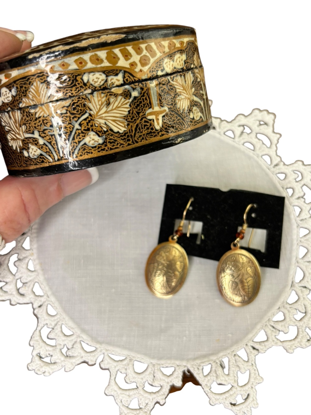 Vintage Kashmir India Hand Painted Trinket Box + Vintage Brass Etched earrings - Picture 6 of 9